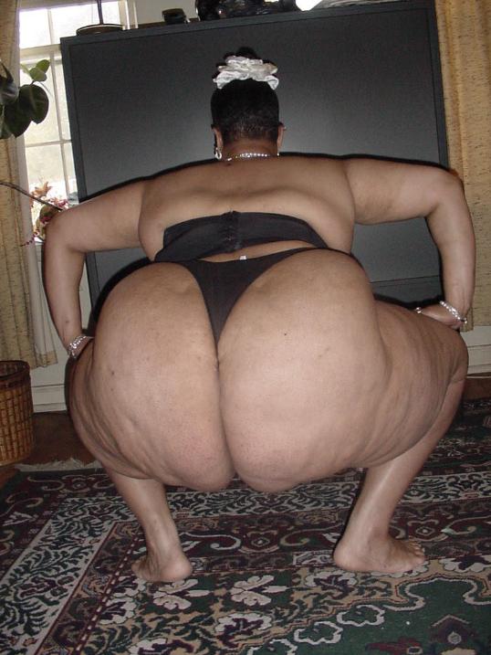538px x 717px - Very big black mama shows her fat ass - Fuck Mom Pussy